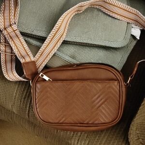 Chic Brown Crossbody Bag with Quilted Texture and Adjustable Strap